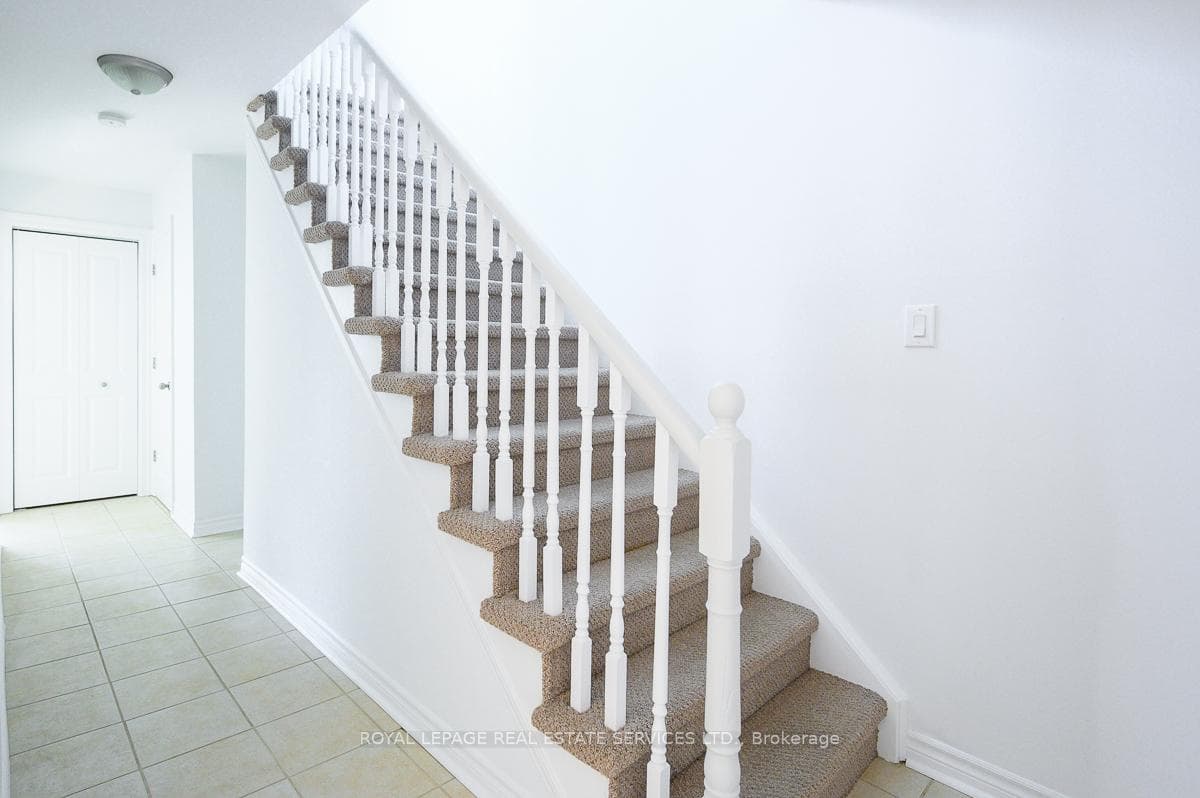 2030 Glenada Crescent photo 16