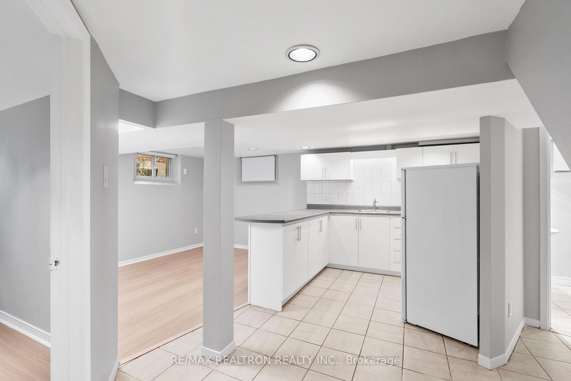 12 Gooderham Drive photo 34