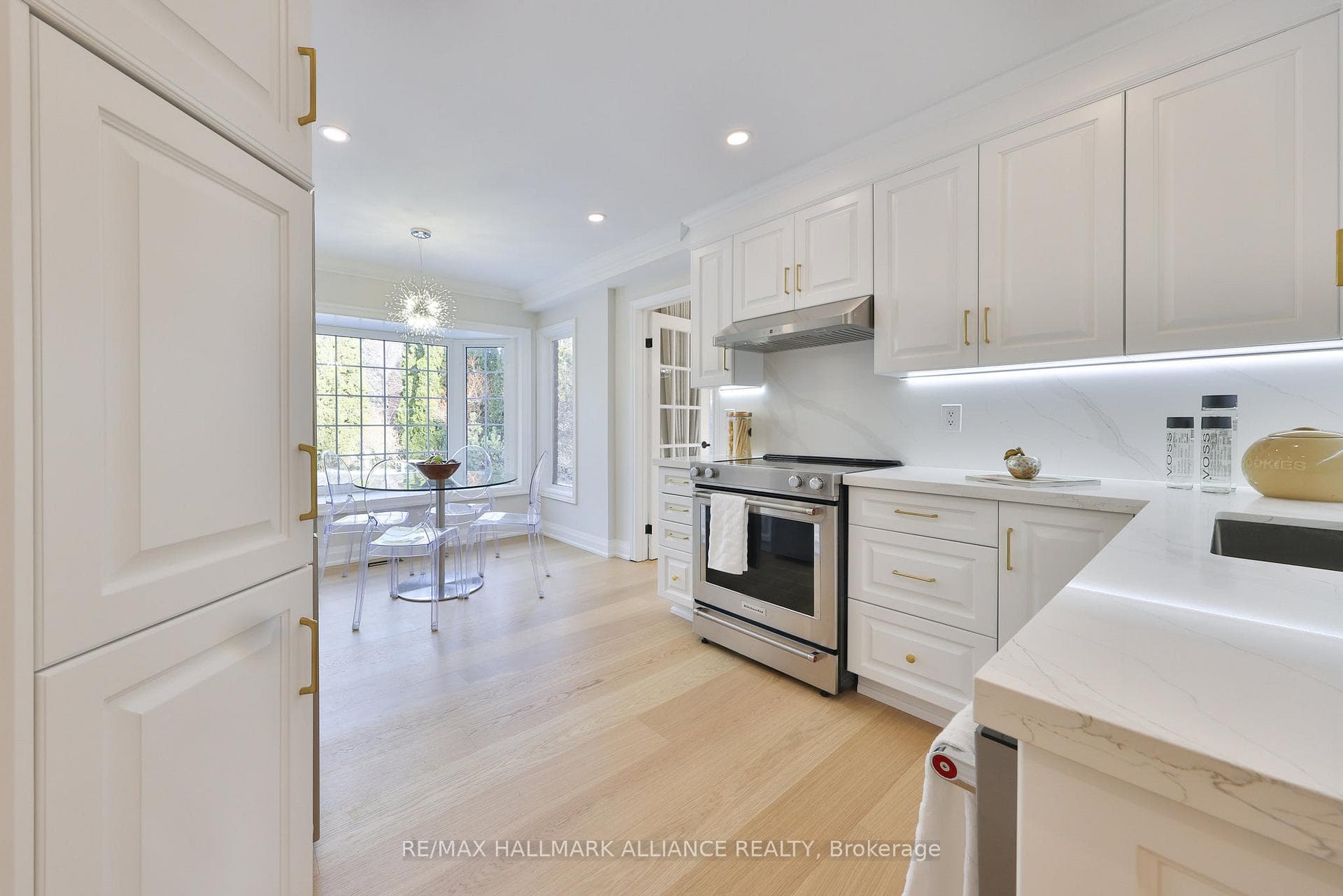411 Barclay Crescent photo 10