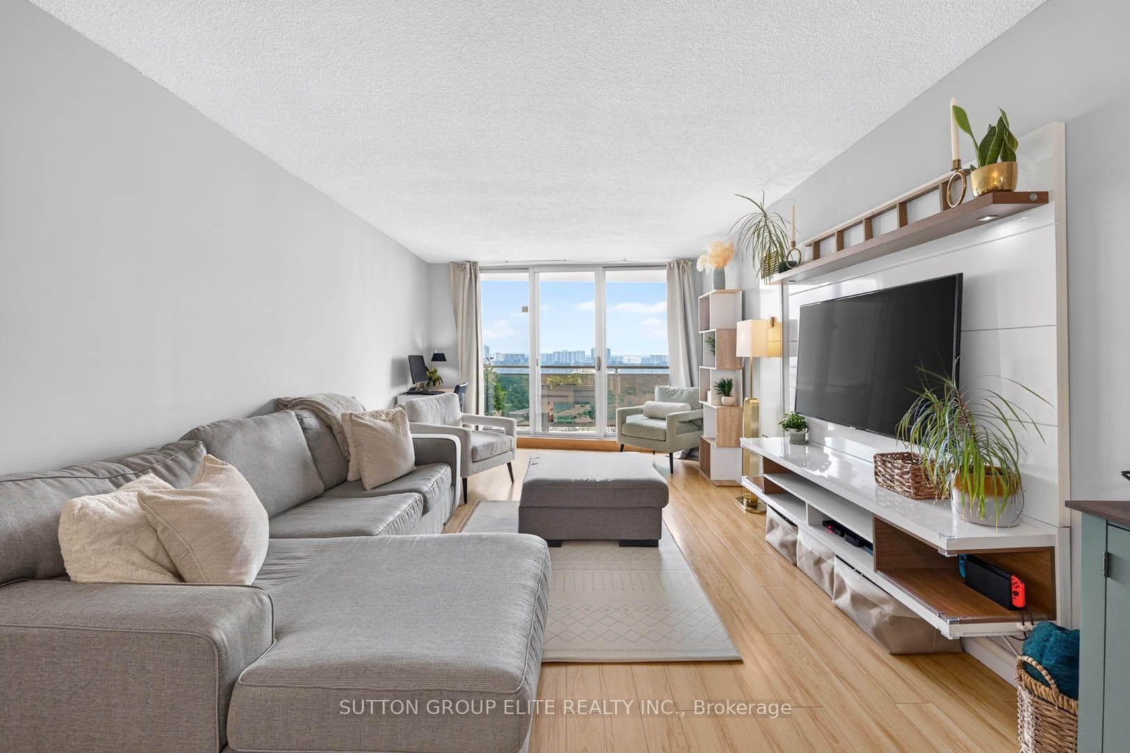 820 Burnhamthorpe Road Unit 2010 photo 4