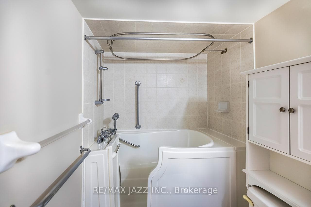 61 Clarington Boulevard Unit 303 photo 25