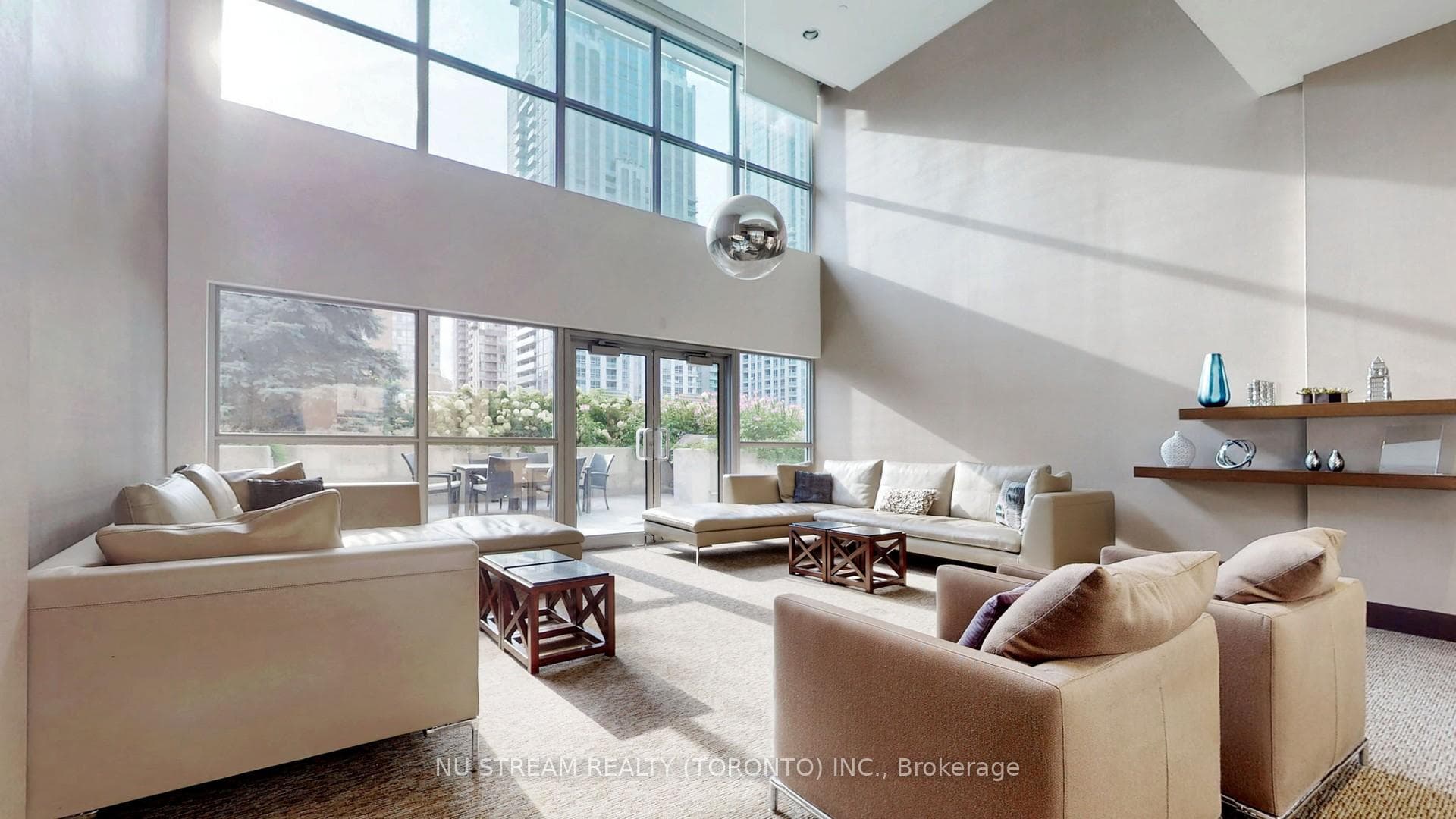 386 Yonge Street Unit 4812 photo 18