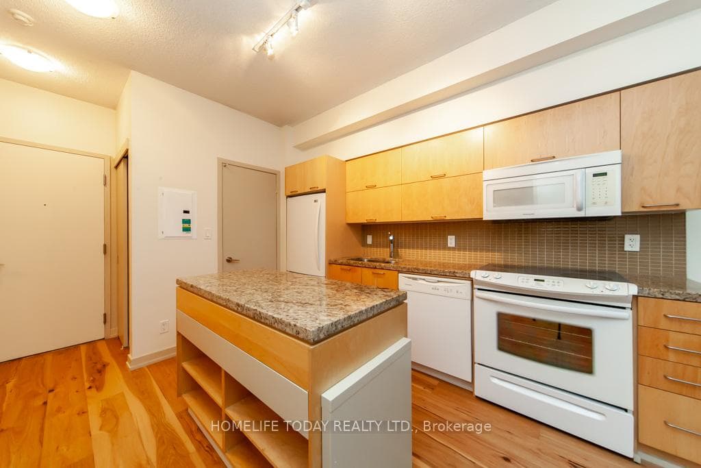 126 Simcoe Street Unit 806 photo 12
