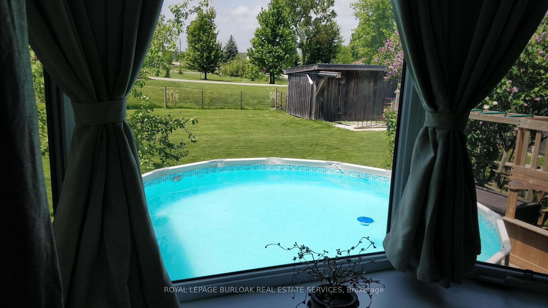 24 Lakeridge Boulevard photo 30