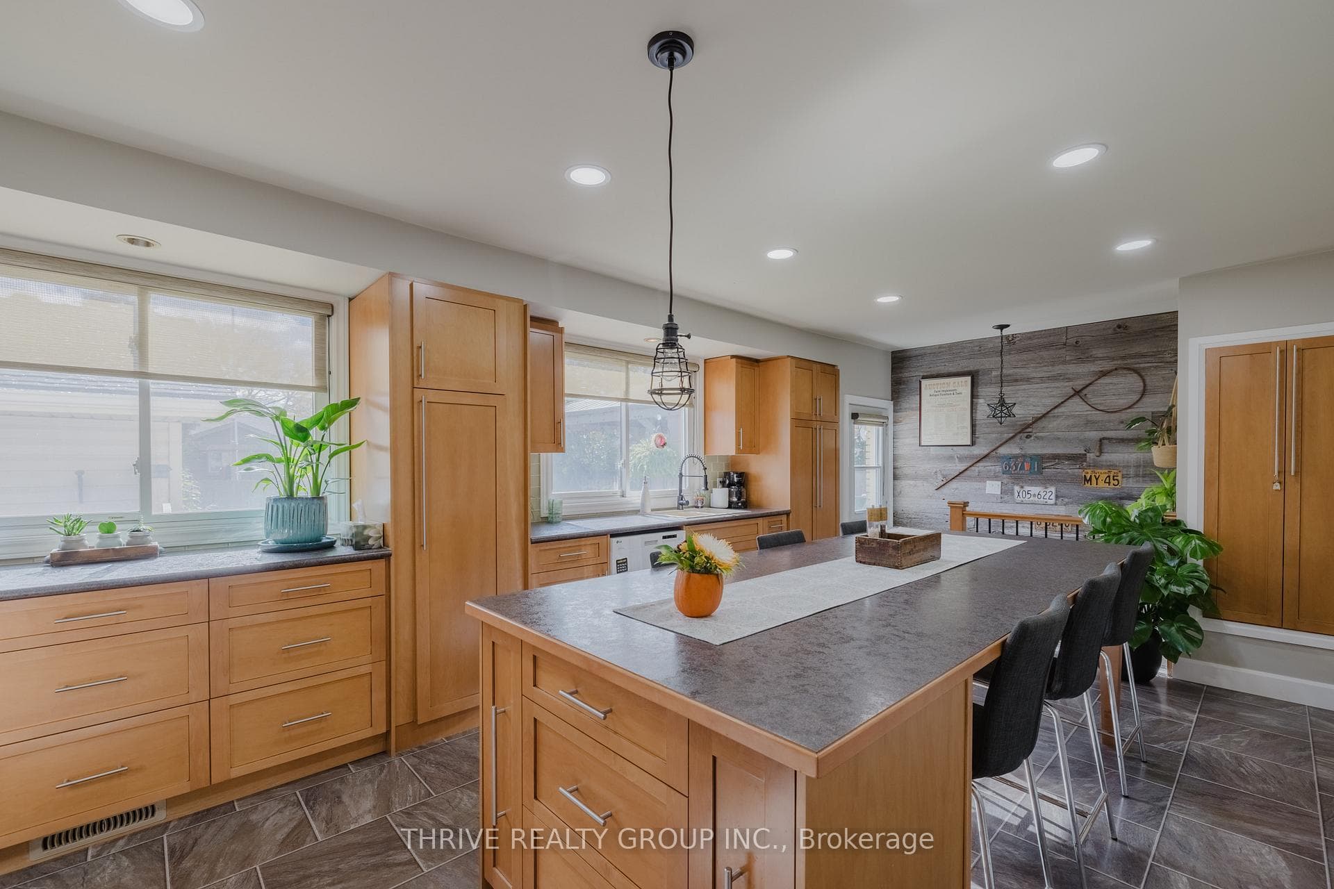 112 Downing Crescent photo 13