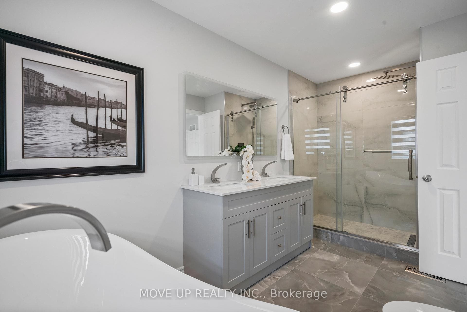 148 Gesher Crescent photo 20
