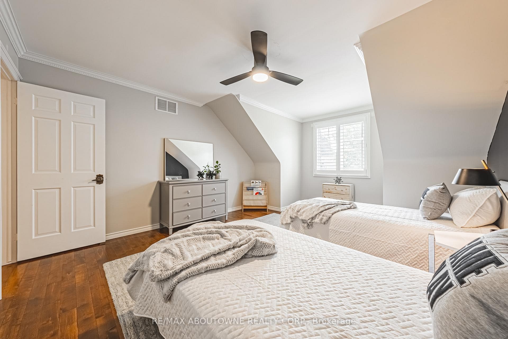 351 Primrose Place photo 26
