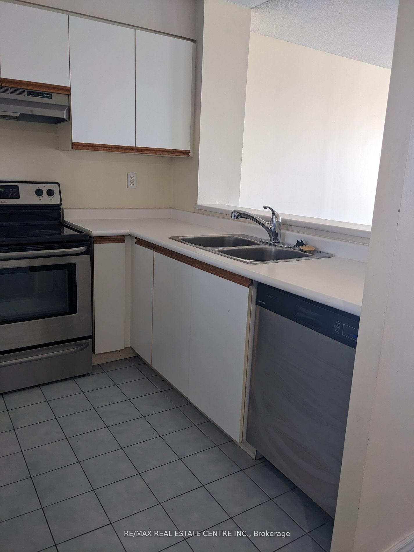 2177 Burnhamthorpe Rd W Road Unit 1308 photo 6