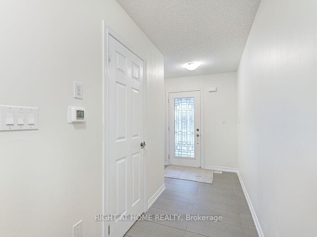 121 Scarletwood Street photo 7