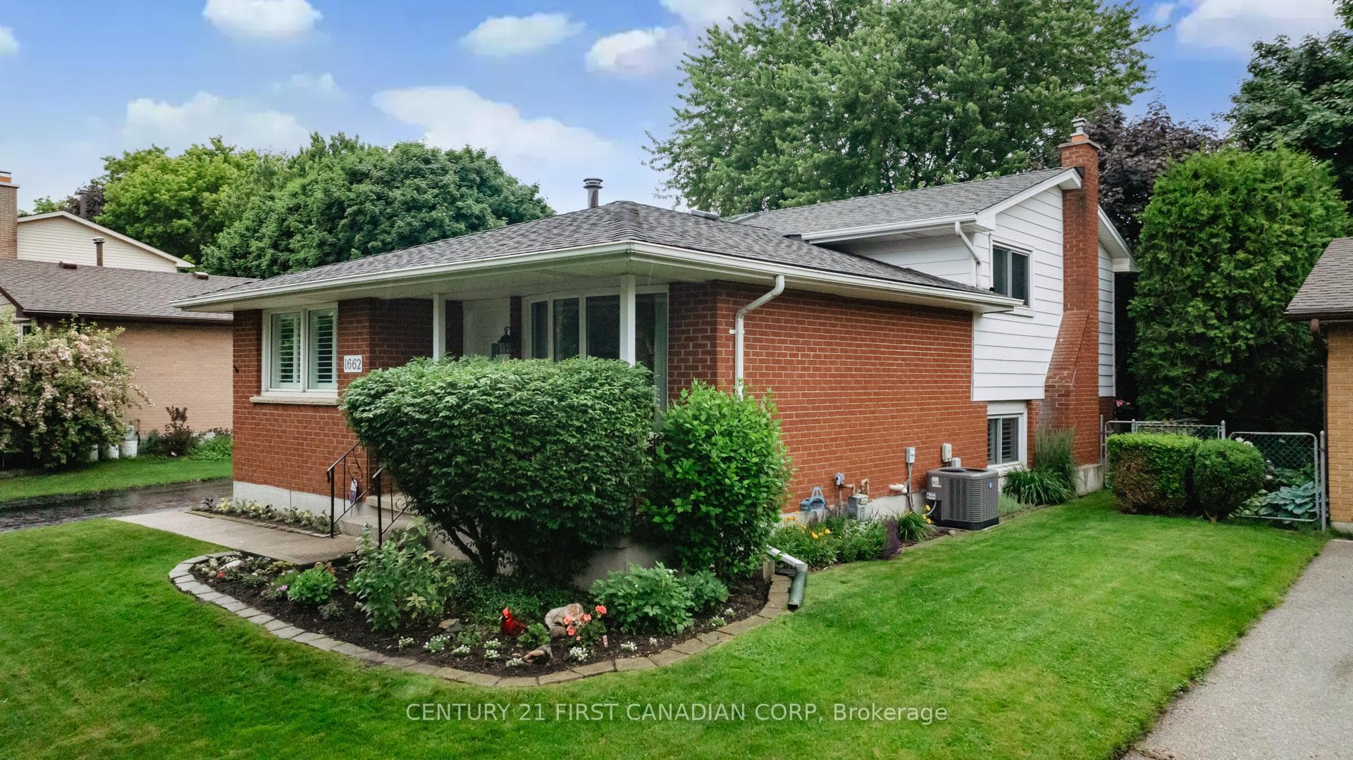 1662 Aldersbrook Road photo 2