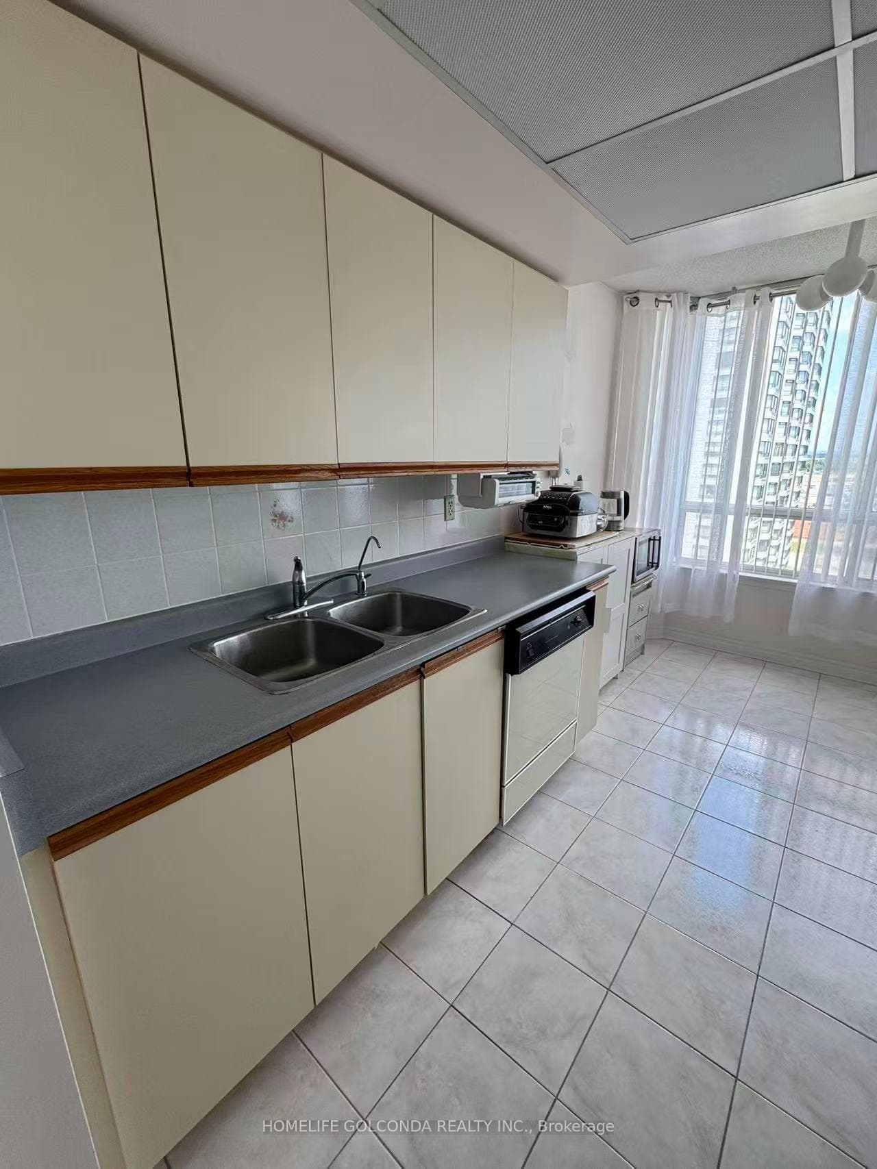 330 Alton Towers Circle Unit 912 photo 6
