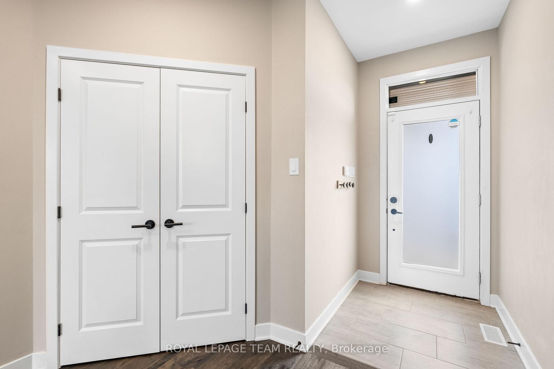 210 TAURUS Place photo 2
