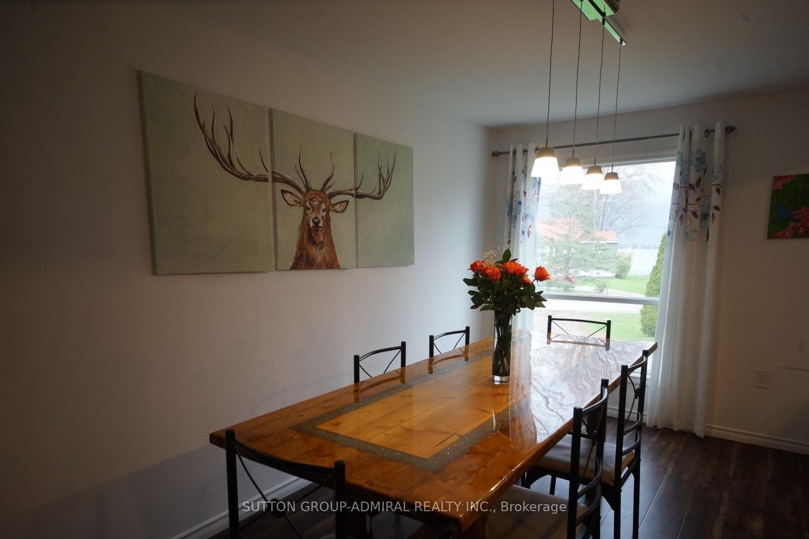 Kitchen Dining area