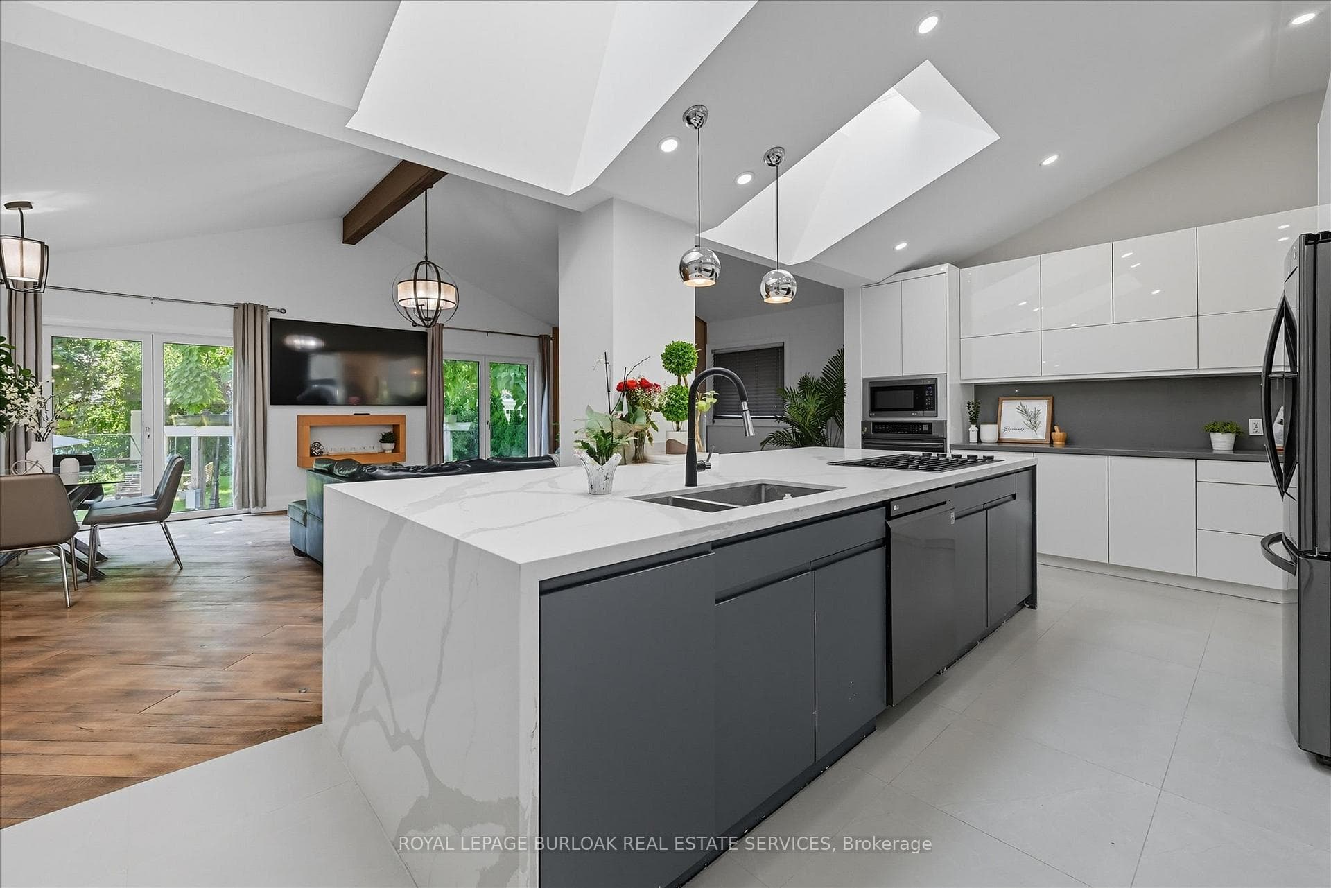 568 Dynes Road photo 9