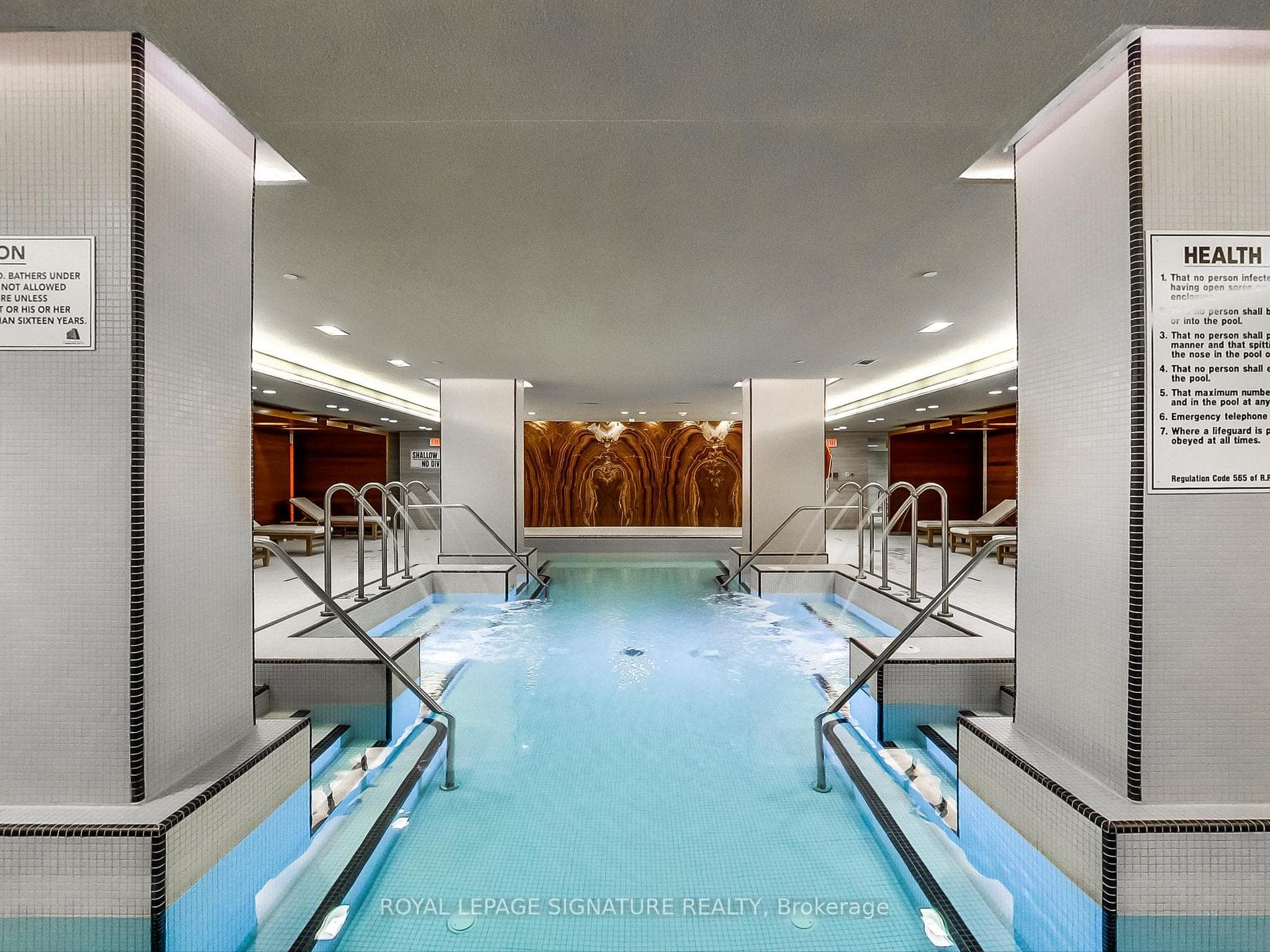 29 Queens Quay Unit 424 photo 23