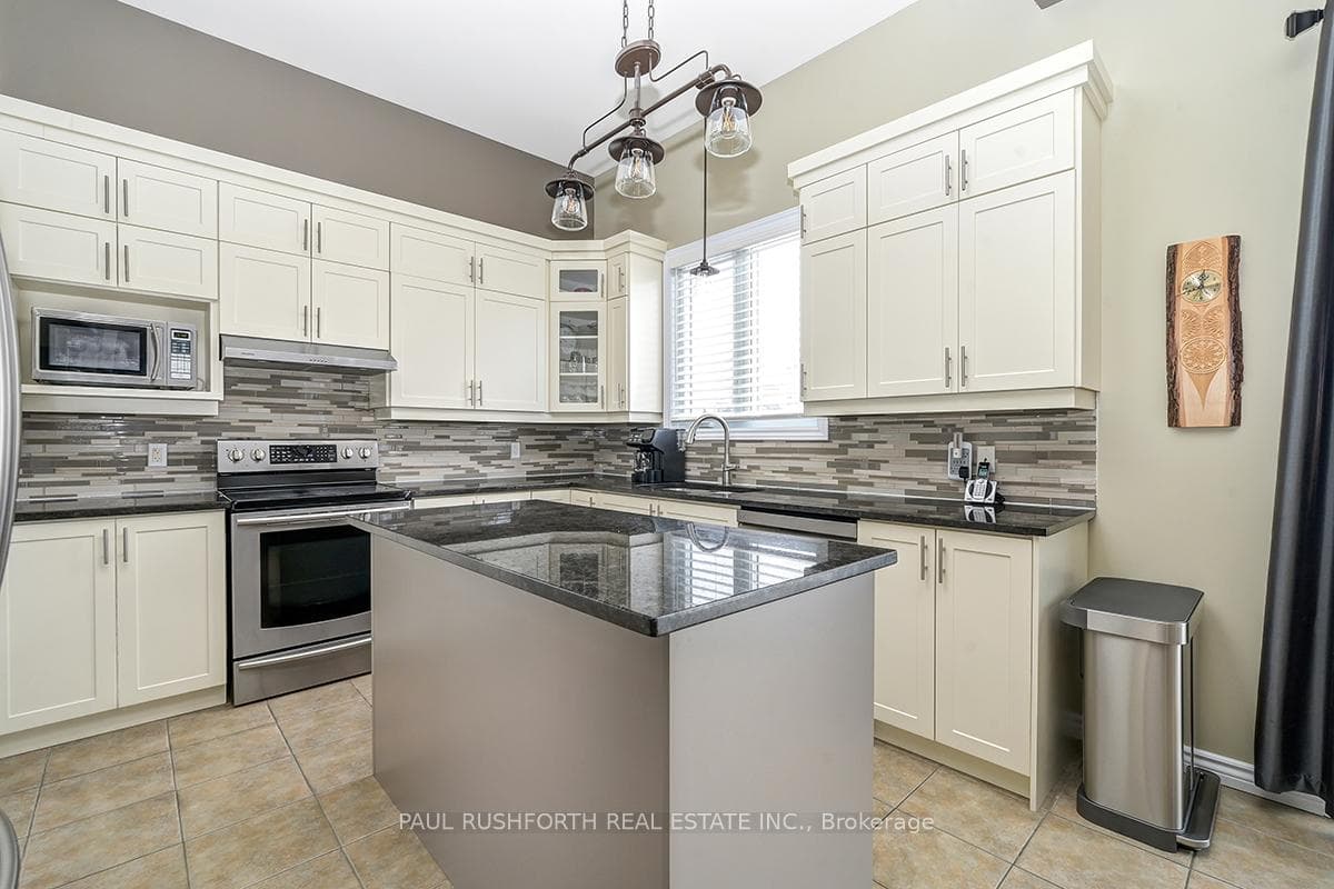 351 Centenaire Street photo 13
