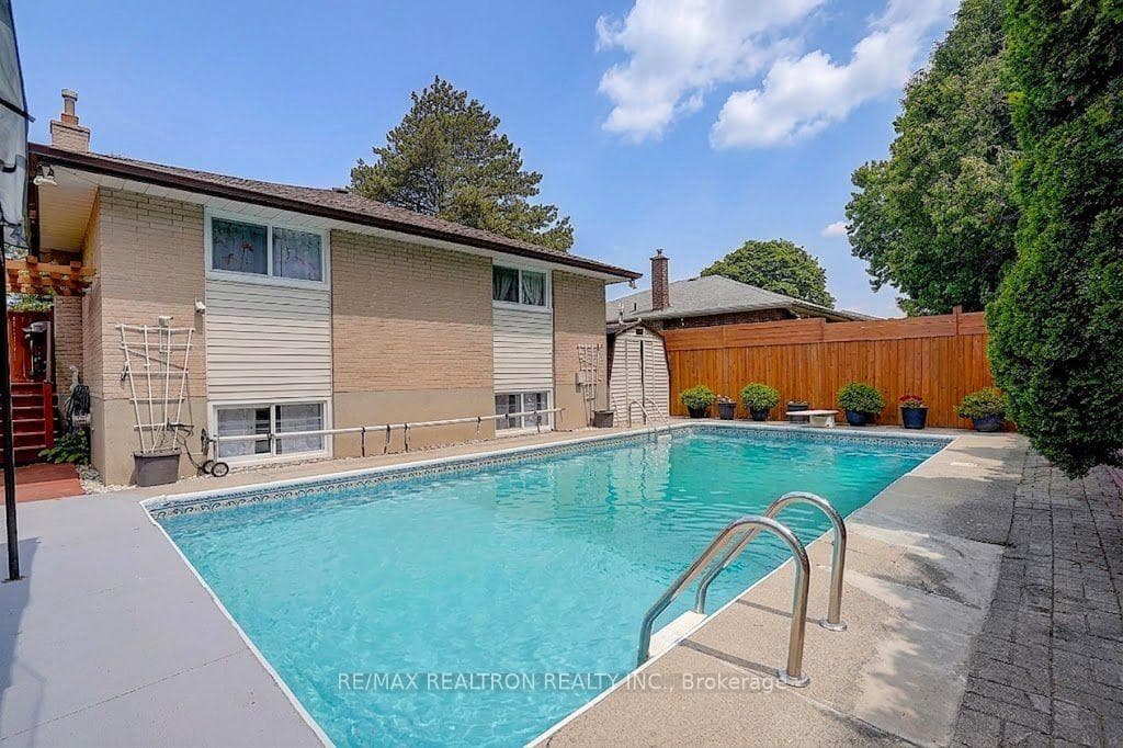 583 Pinewood Street photo 43