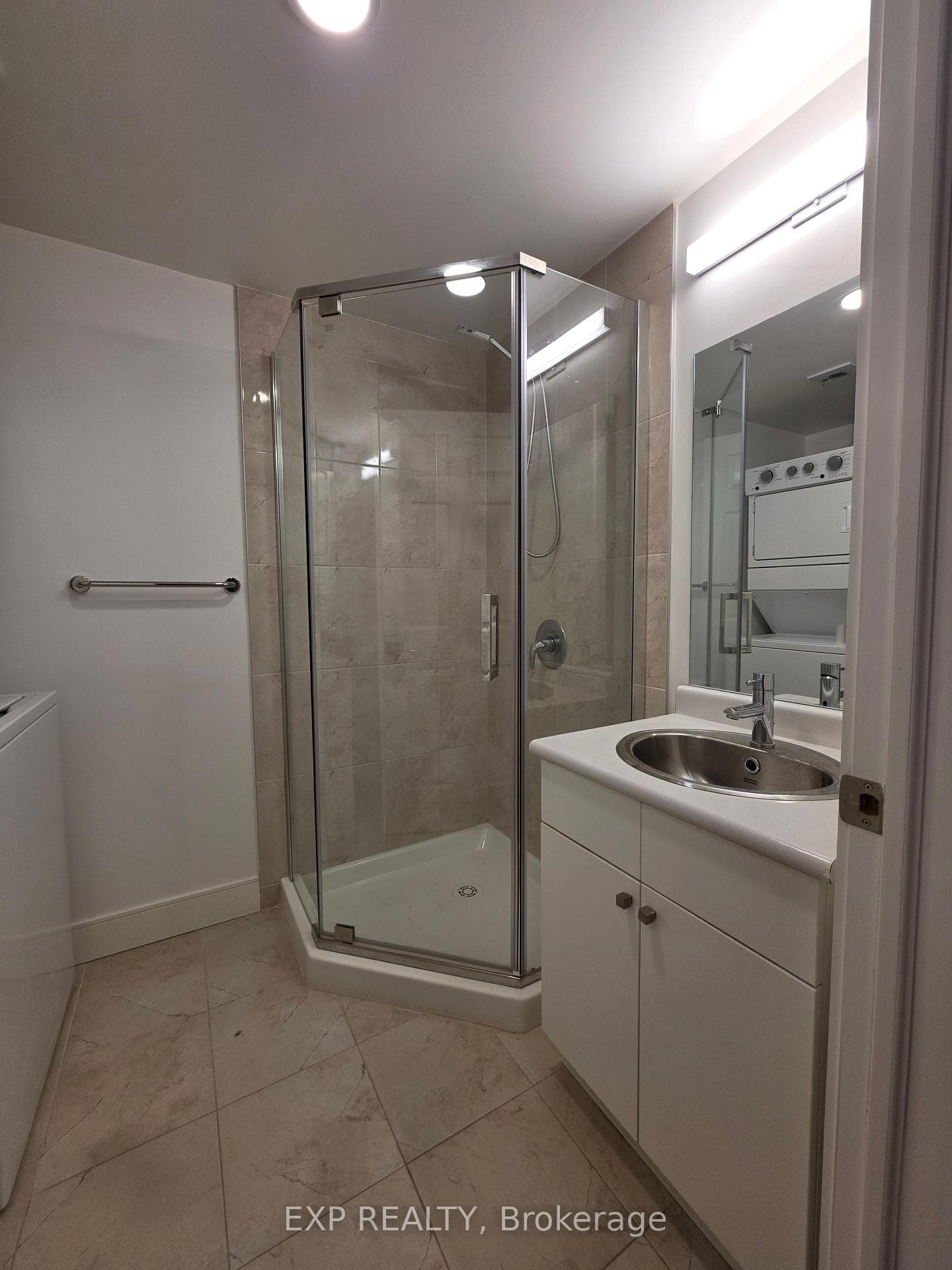 1 Wellington Street Unit 811 photo 10