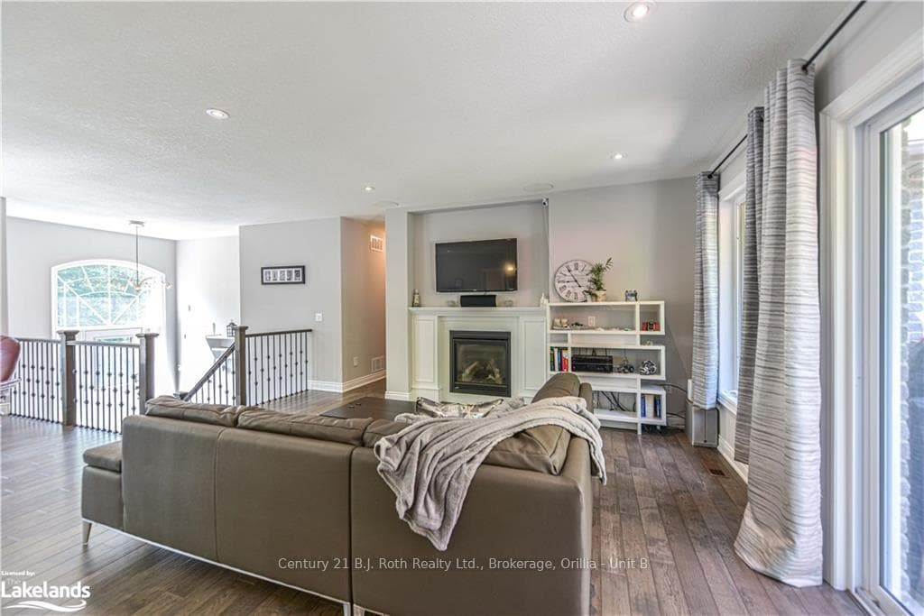 1430 RIMKEY Crescent photo 27