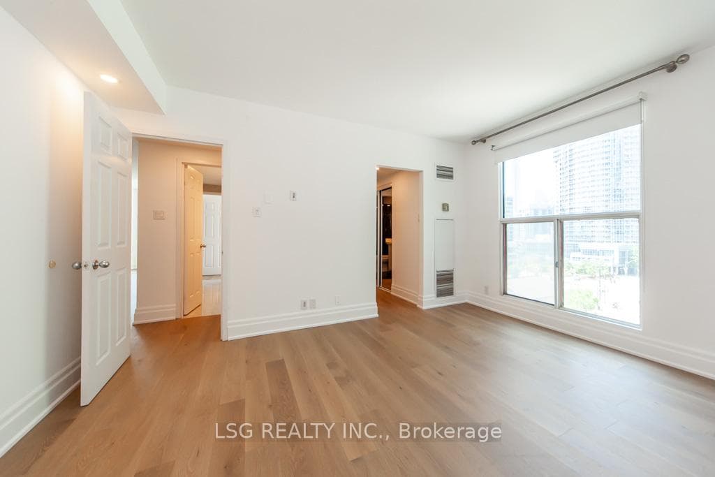 99 Harbour Square Unit 812 photo 27