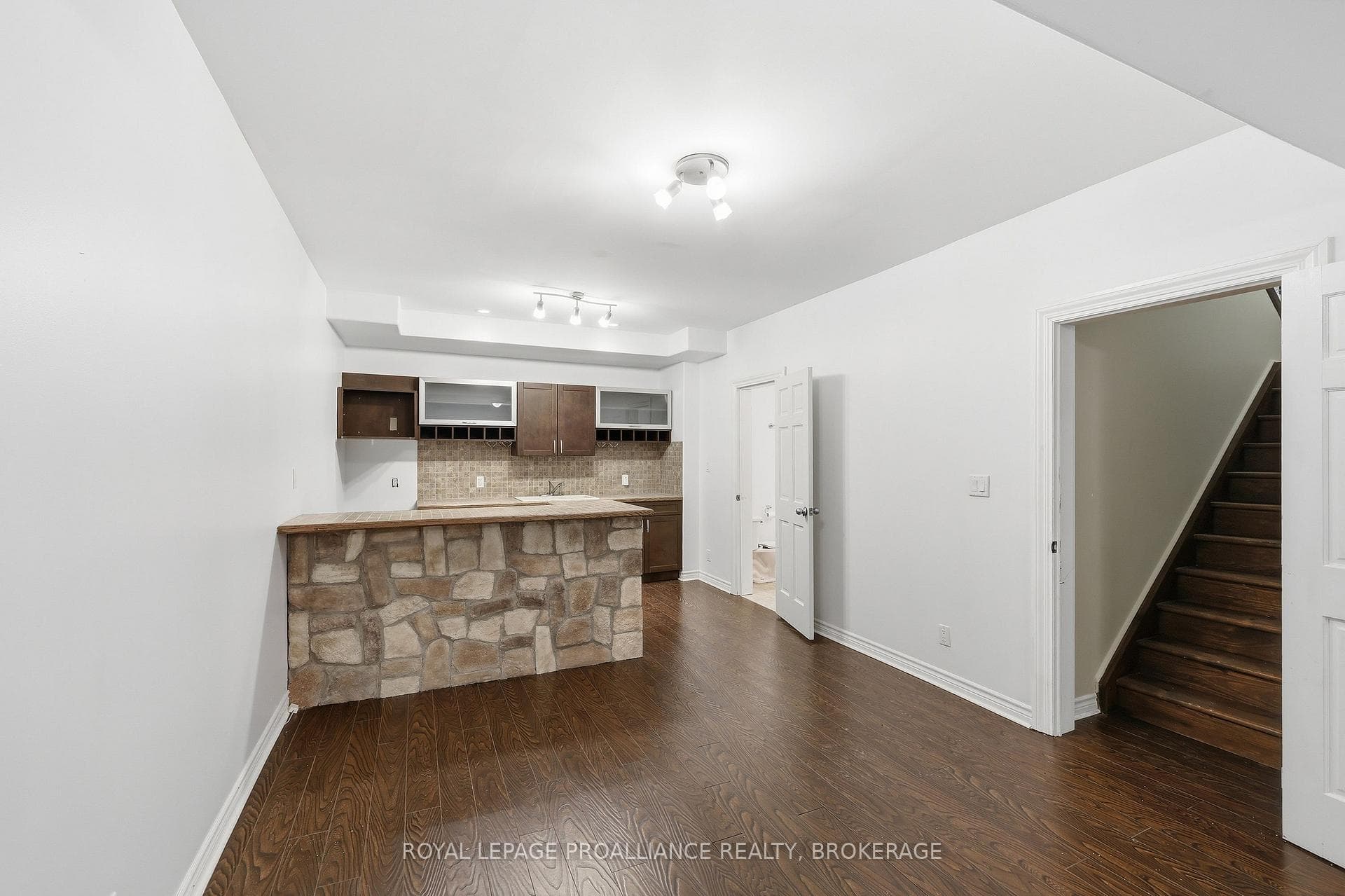 1461 English Way photo 42