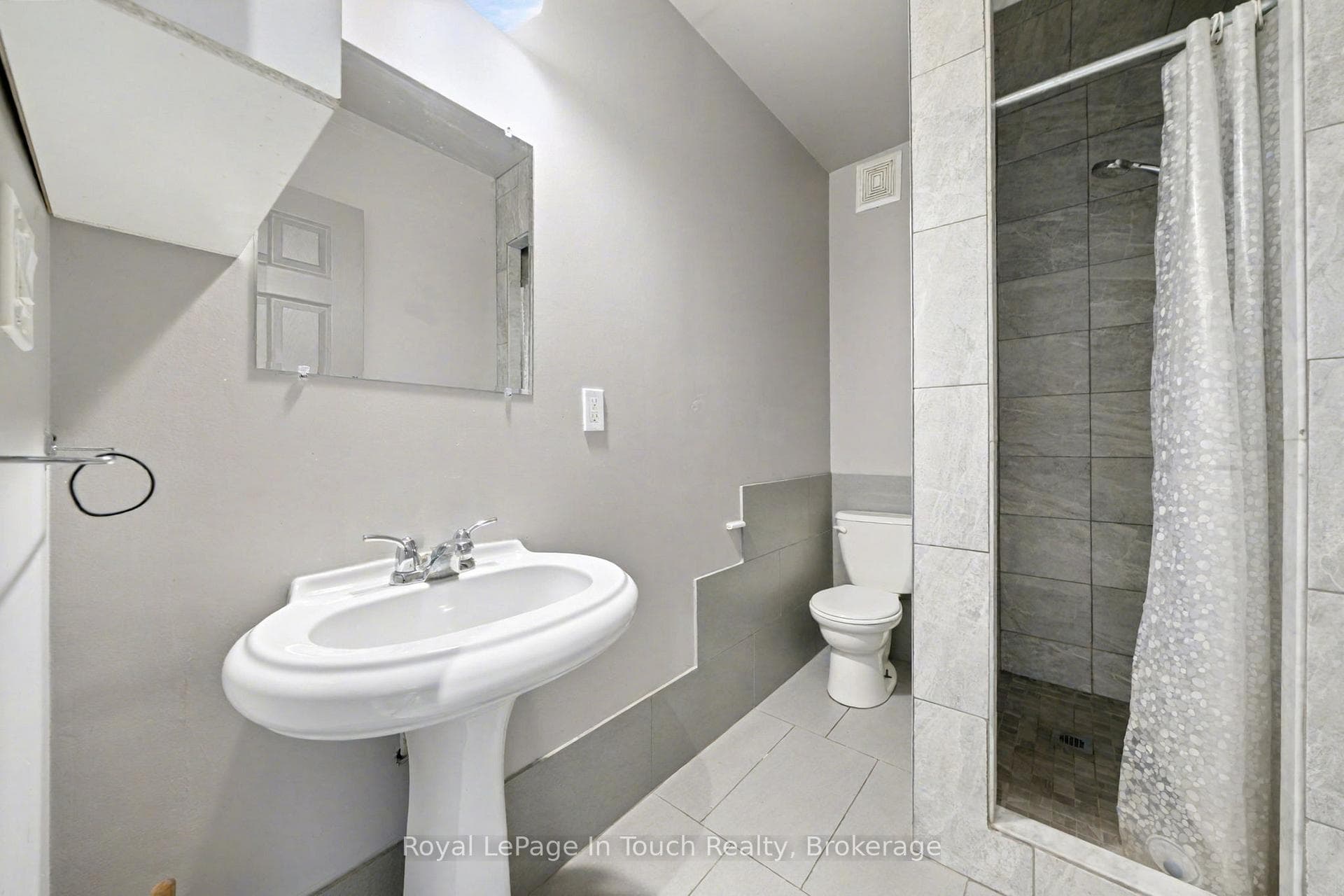 7 Robert Street Unit A photo 11