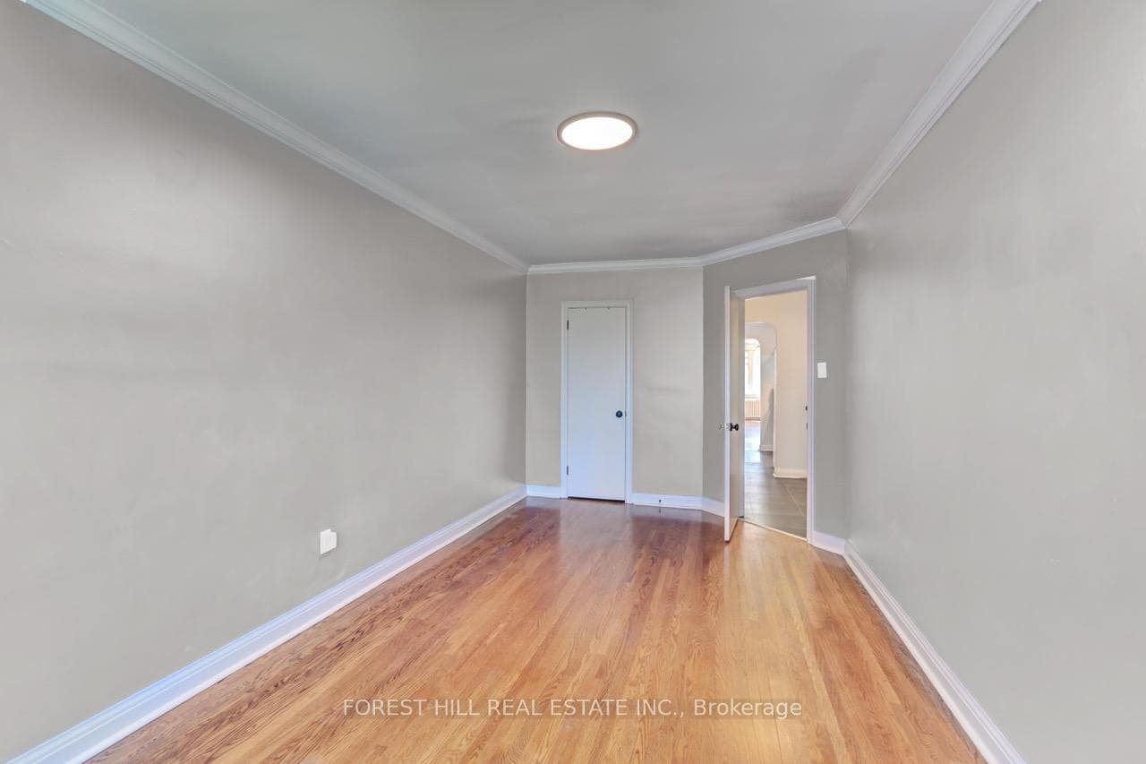 345 Walmer Road Unit 4 photo 13
