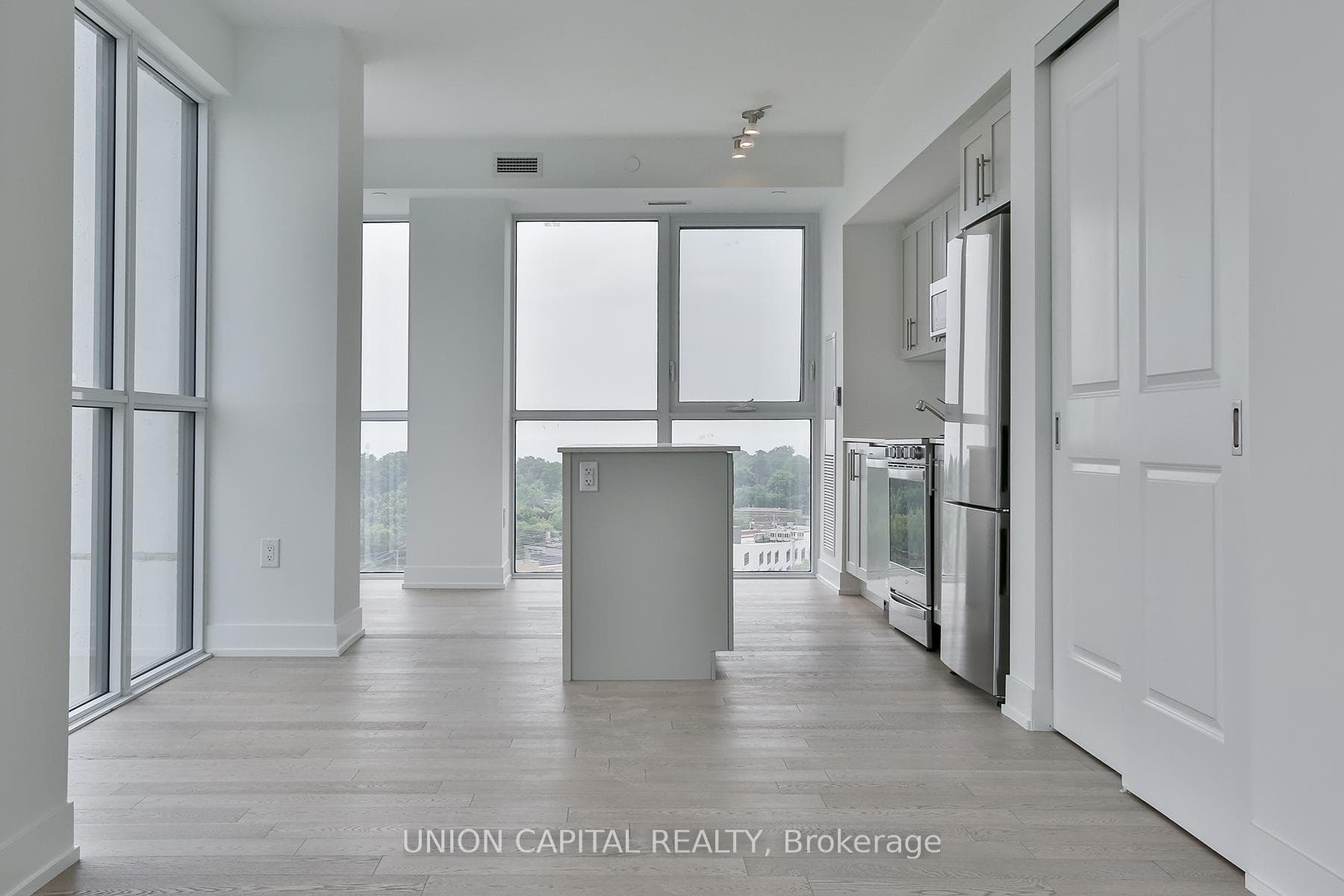 1063 Douglas Mccurdy Comm Circle Unit 1104 photo 2