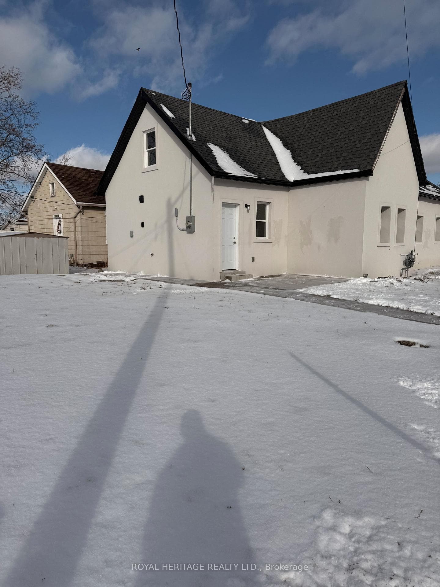 293 Louis Avenue photo 2