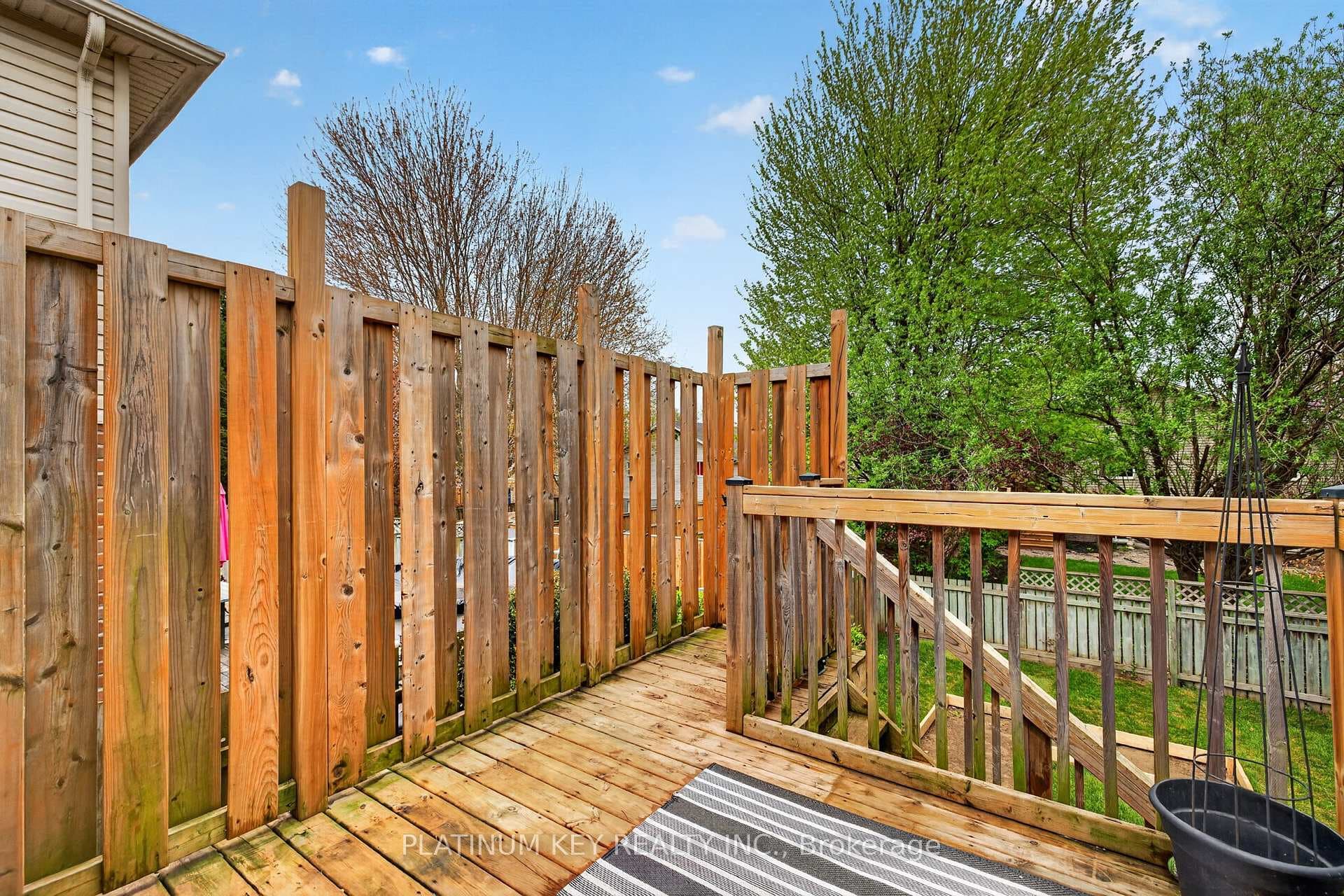 6 Juniper Crescent photo 28