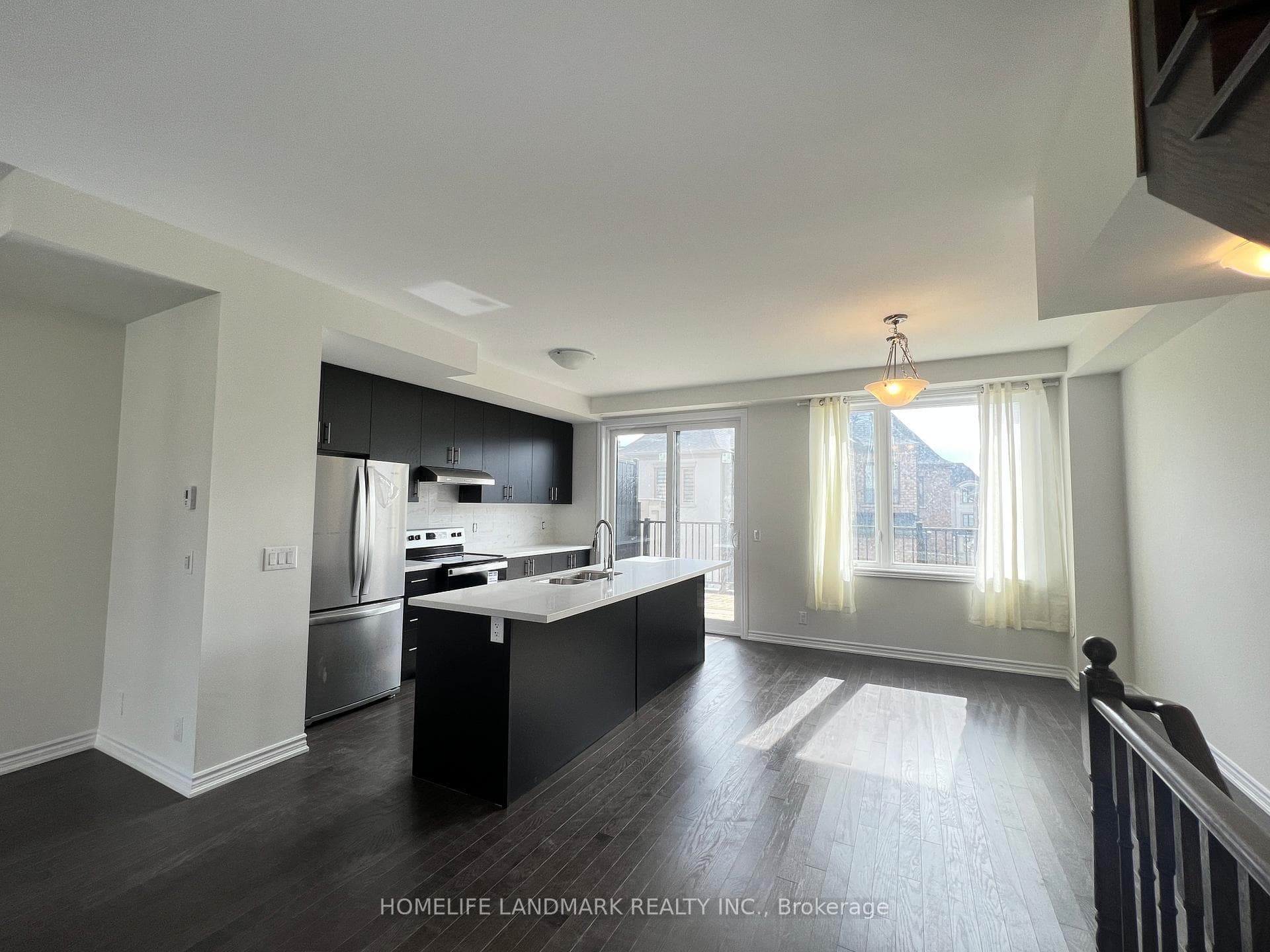 33 Guardhouse Crescent photo 4