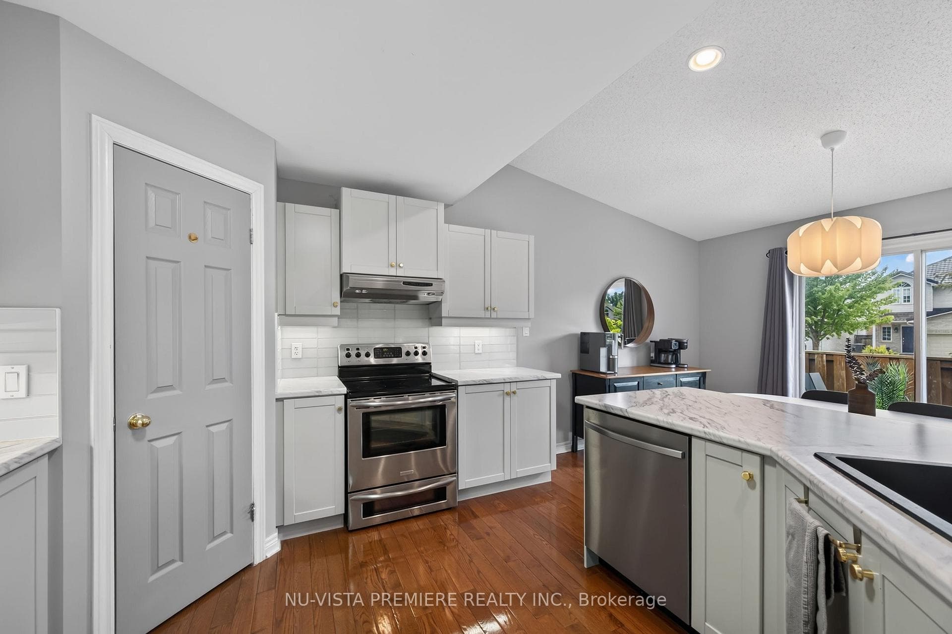 1582 Chelton Place photo 16