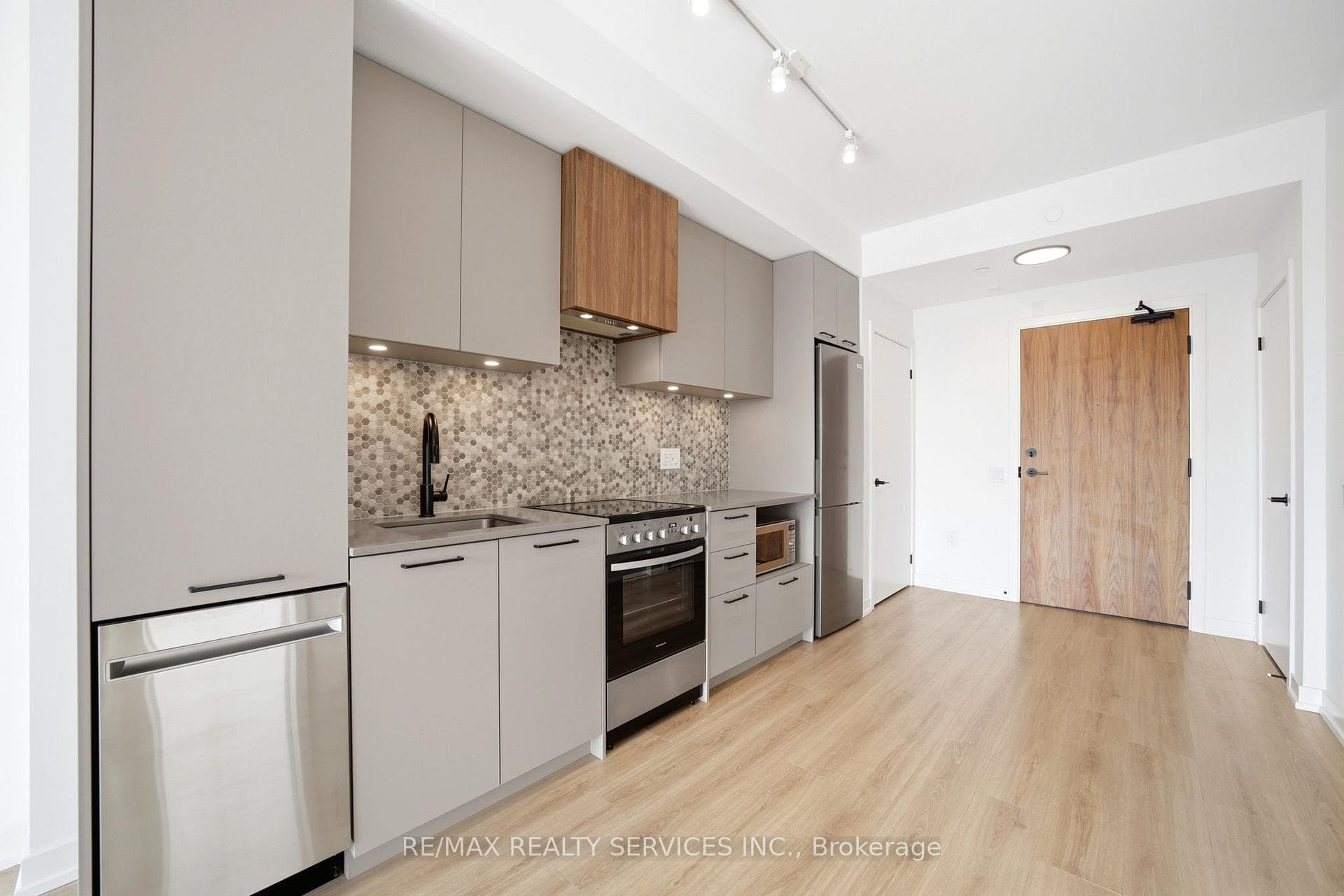 10 Lagerfeld Drive Unit 208 photo 15
