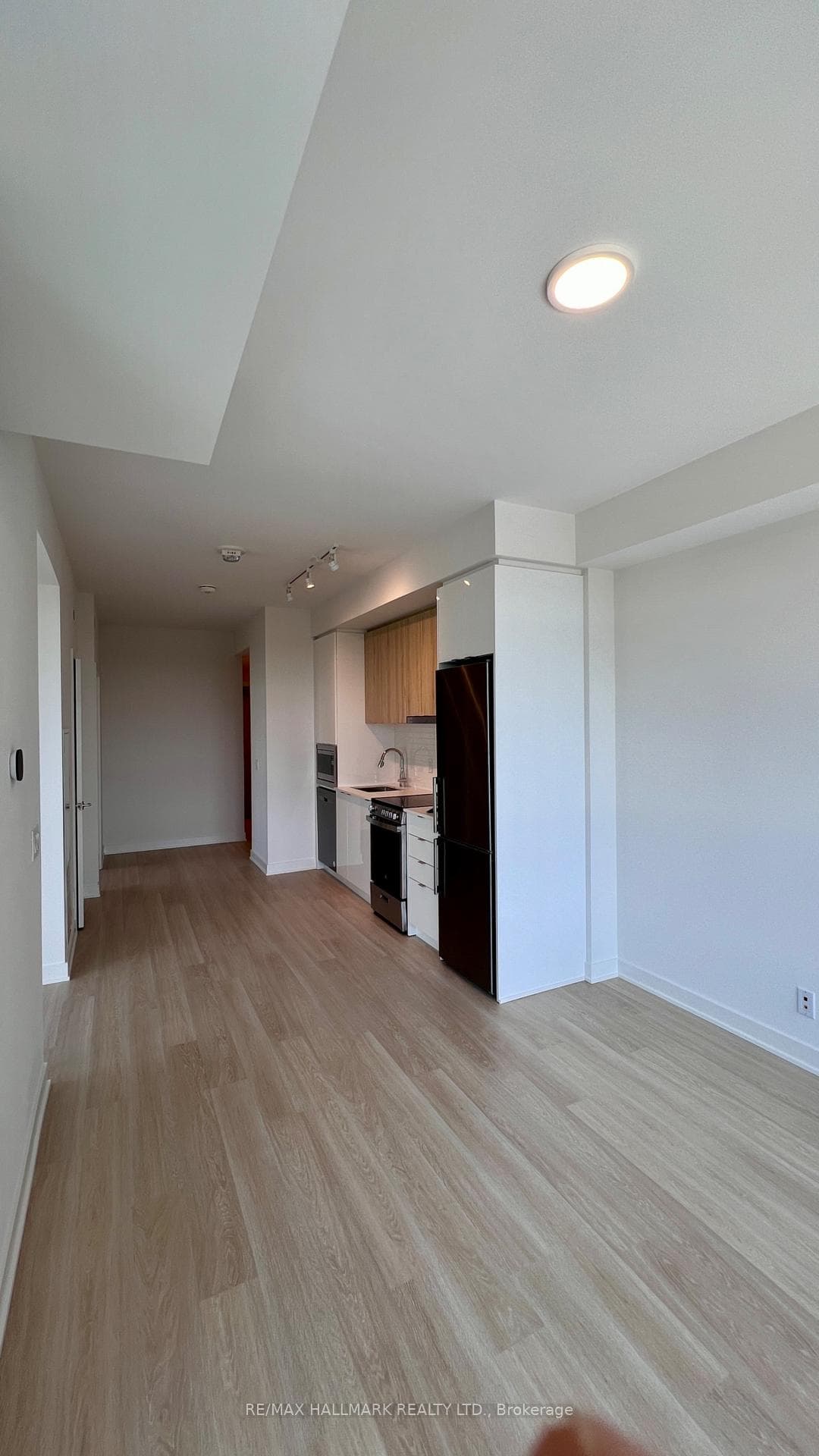50 UPPER MALL Way Unit B526 photo 2