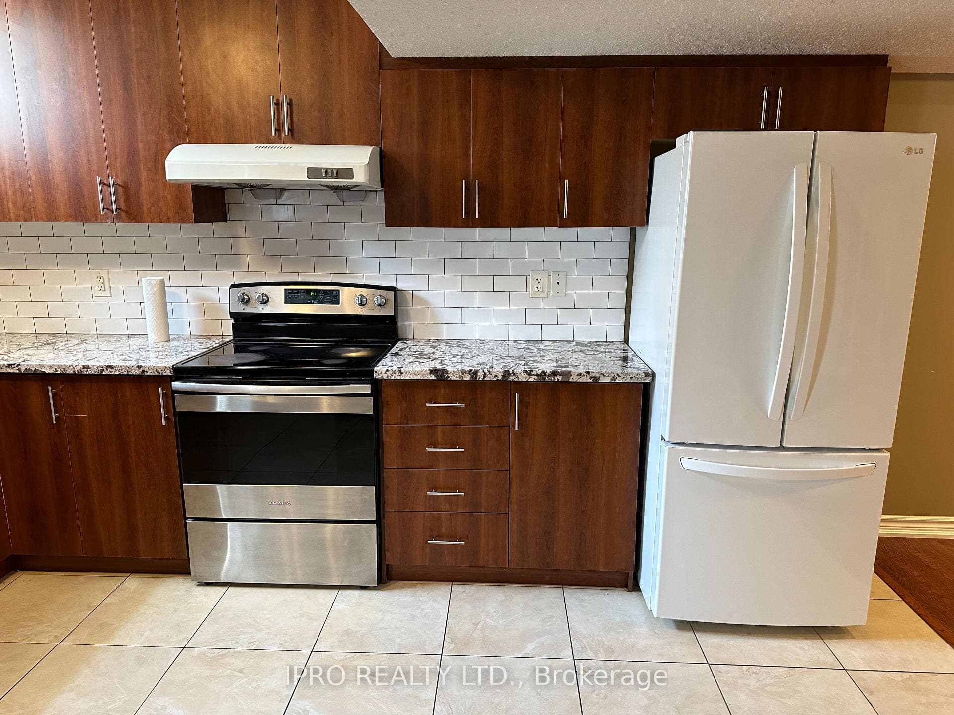 3092 Richview Boulevard Unit (Lower) photo 8
