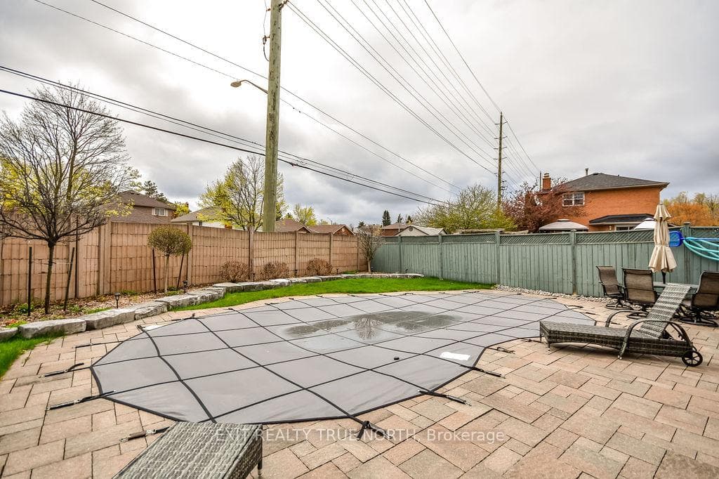 53 Etherington Crescent photo 35