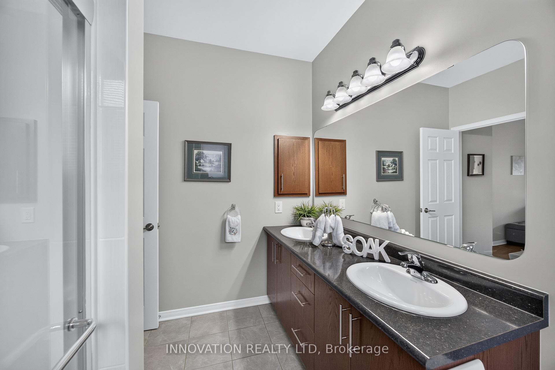 249 Edey Street photo 37