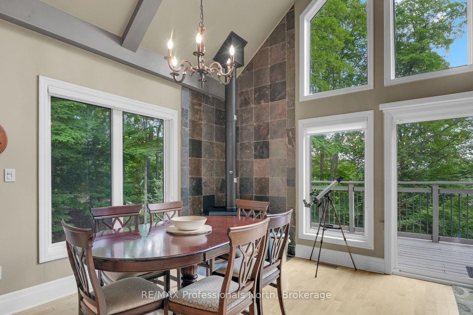 1311 Wonderland Road photo 12