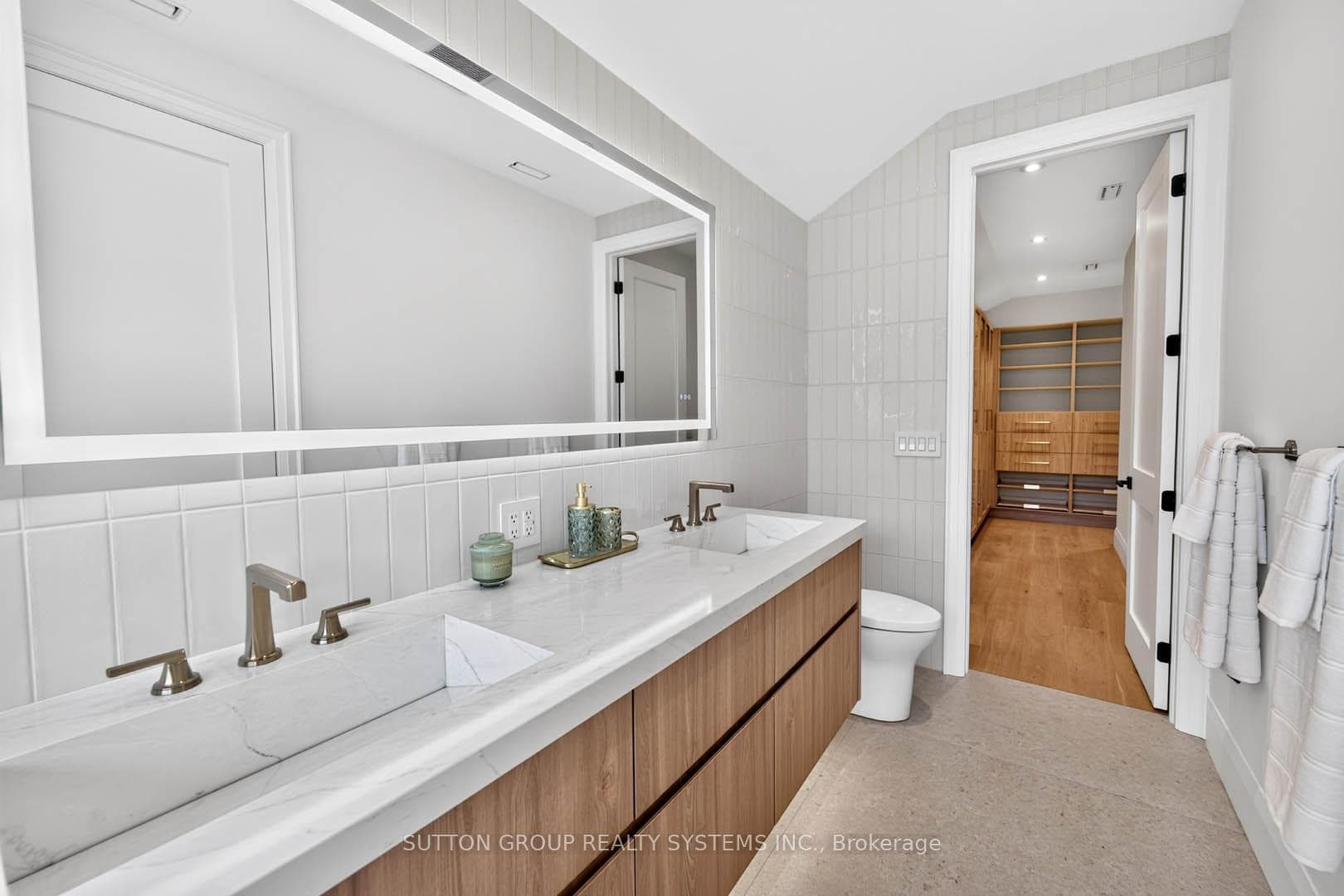 Primary En-suite bathroom