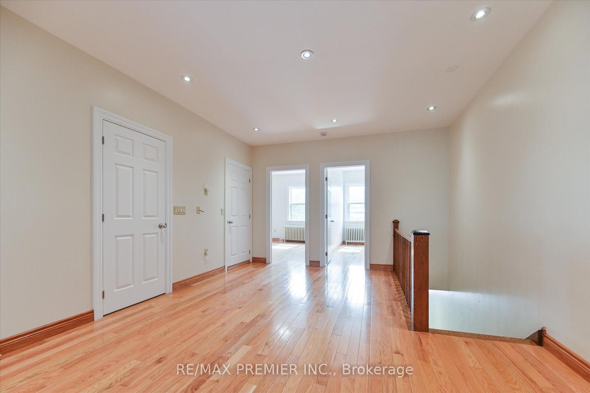 1575 Bayview Avenue photo 5