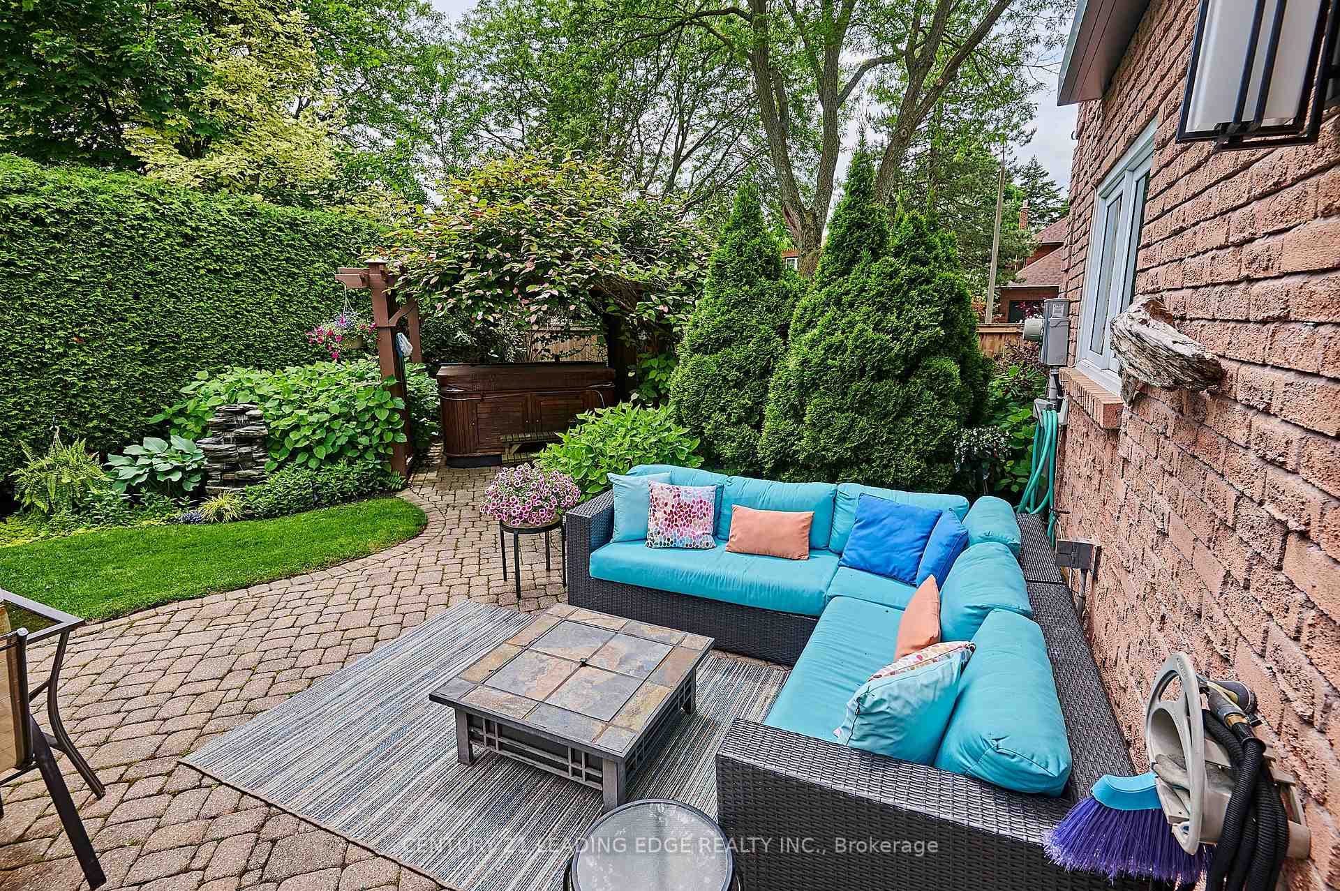 Very Private Outdoor Lounge