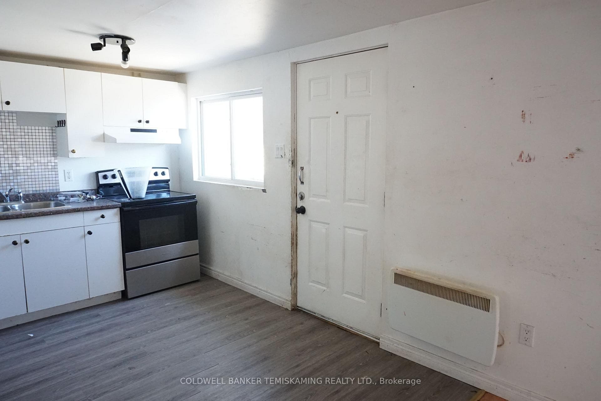 189 LANG Street photo 24