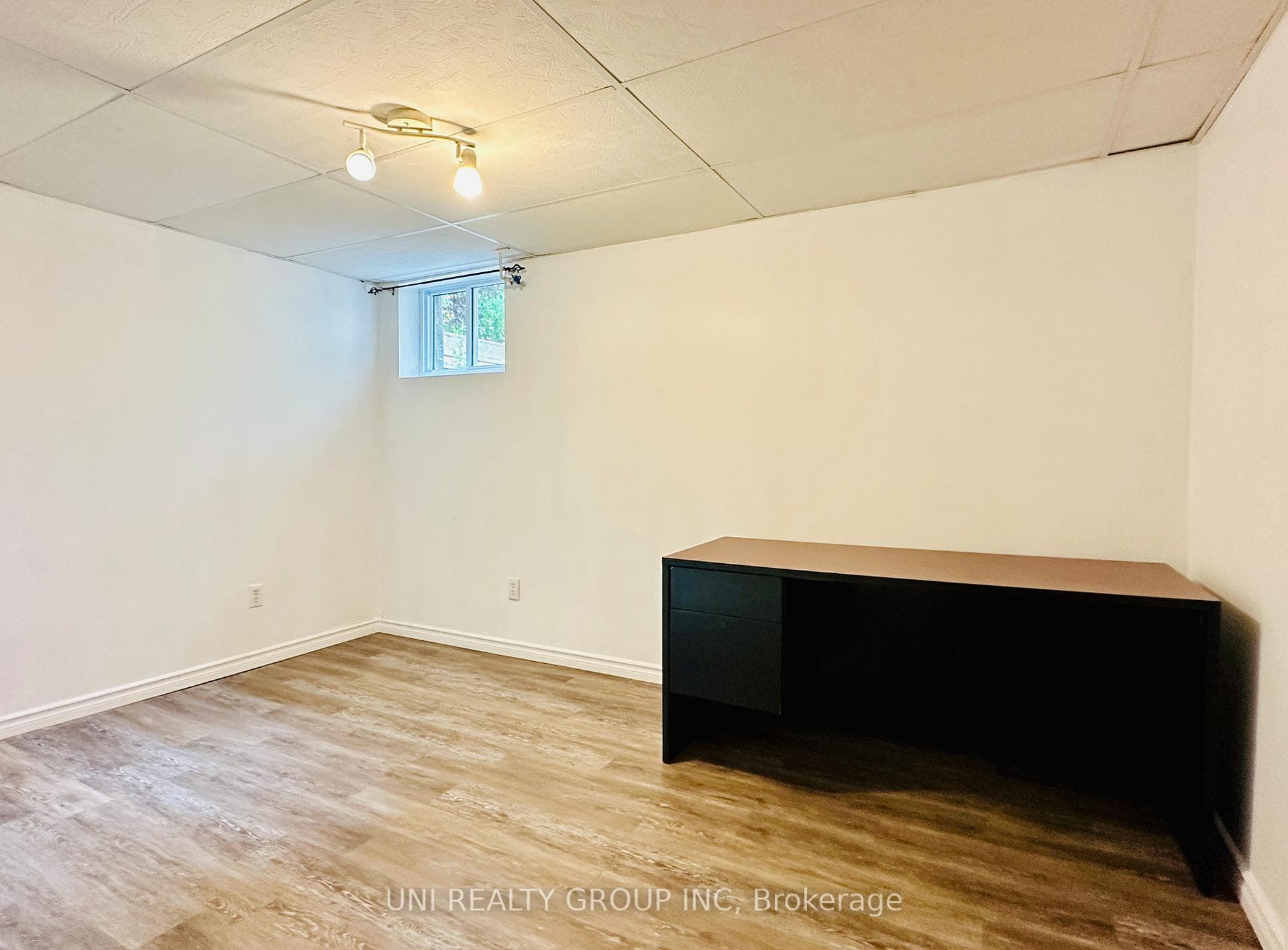 77 Meadowlands Drive photo 43