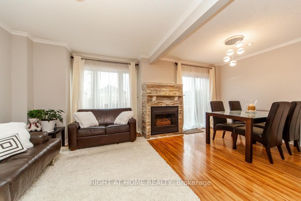 217 Rosanna Crescent photo 6