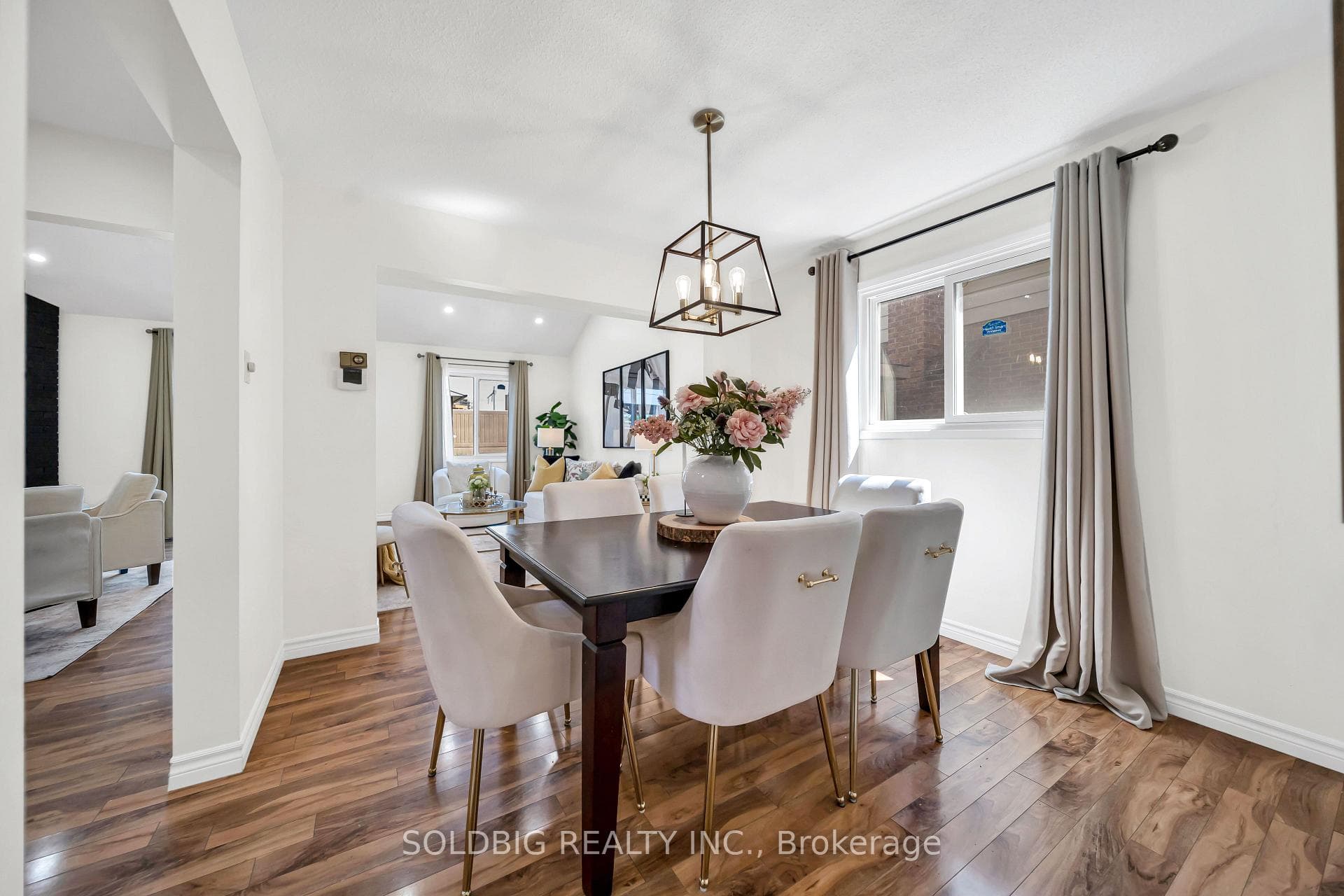 76 Banting Crescent photo 8
