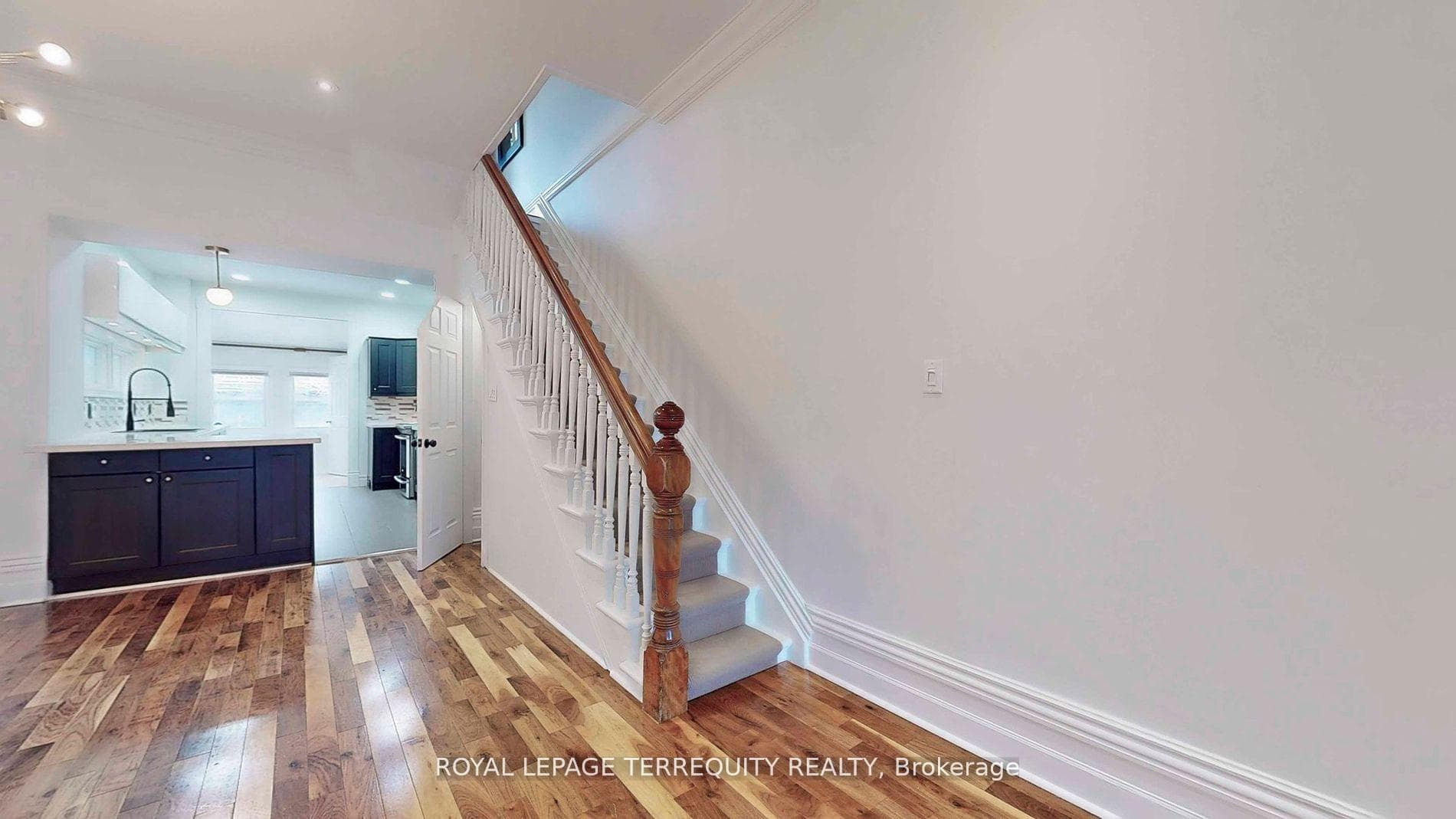 211 Pape Avenue photo 19