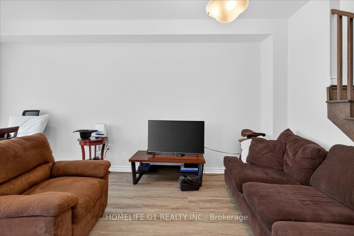5 Dyer Crescent photo 14